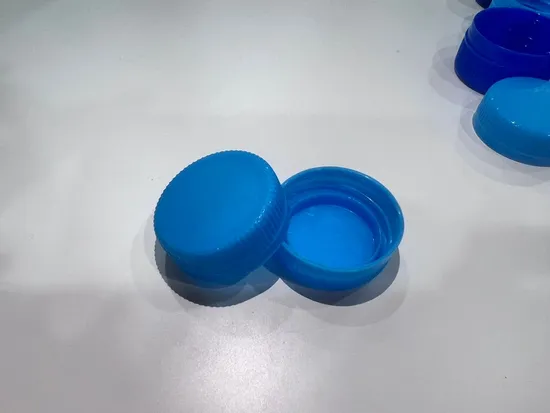30mm/28mm White Blue Plastic Screw Cap Water Bottle Cap 